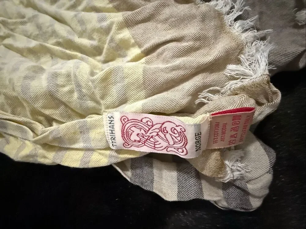 AUTHENTIC Bunad Norwegian  shawl TYRIHANS  1 scarf  Norway 72x 46